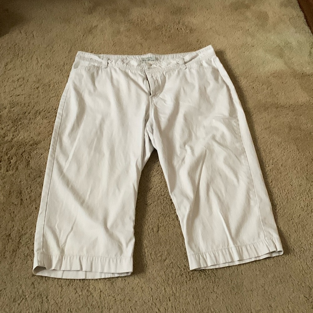 Khaki capris 20 inch waist, 19” inseam. Tag has faded